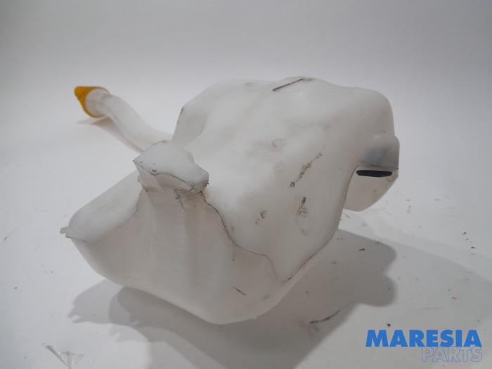Front windscreen washer reservoir from a Renault Master IV (MA/MB/MC/MD/MH/MF/MG/MH) 2.3 dCi 150 16V 2022