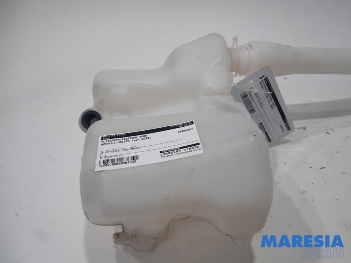 Front windscreen washer reservoir from a Renault Master IV (MA/MB/MC/MD/MH/MF/MG/MH) 2.3 dCi 150 16V 2022