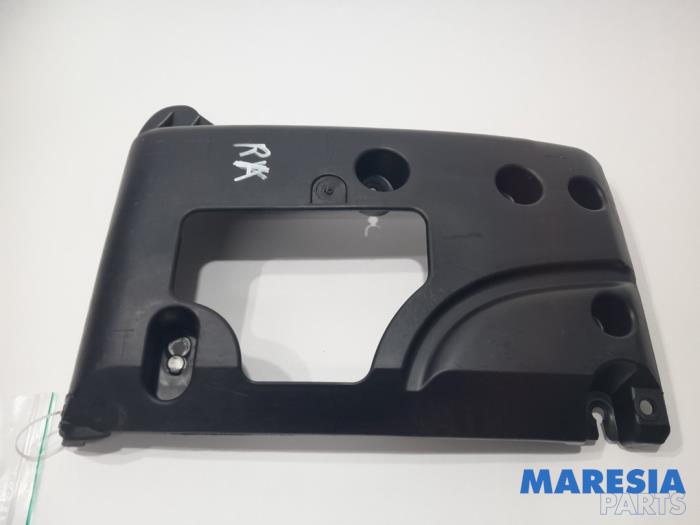 Rear bumper bracket, right from a Renault Master IV (MA/MB/MC/MD/MH/MF/MG/MH) 2.3 dCi 150 16V 2022