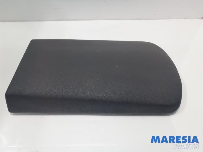 Begagnade Armstöd Peugeot 3008 I (0U/HU) 1.6 16V THP 155 Pris € 50,00 Marginaltabell erbjuds av Maresia Parts