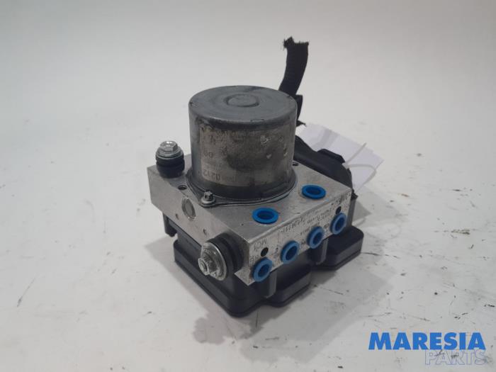 ABS pump from a Renault Master IV (MA/MB/MC/MD/MH/MF/MG/MH) 2.3 dCi 150 16V 2022