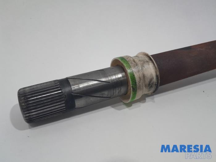 Front drive shaft, right from a Renault Master IV (MA/MB/MC/MD/MH/MF/MG/MH) 2.3 dCi 150 16V 2022