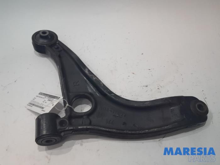 Front lower wishbone, right from a Renault Master IV (MA/MB/MC/MD/MH/MF/MG/MH) 2.3 dCi 150 16V 2022