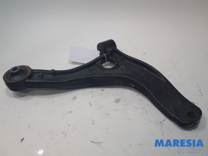 Front lower wishbone, right from a Renault Master IV (MA/MB/MC/MD/MH/MF/MG/MH) 2.3 dCi 150 16V 2022