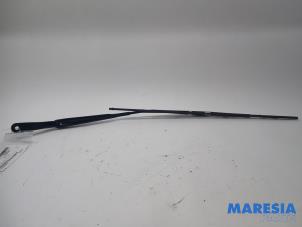 Used Front wiper arm Renault Master IV (MA/MB/MC/MD/MH/MF/MG/MH) 2.3 dCi 150 16V Price € 30,25 Inclusive VAT offered by Maresia Parts