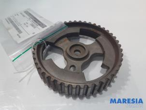 Used Camshaft sprocket Peugeot 2008 (CU) 1.6 HDiF 16V Price € 20,00 Margin scheme offered by Maresia Parts