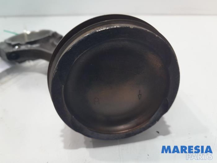 Piston from a Fiat 500 (312) 1.4 16V 2008