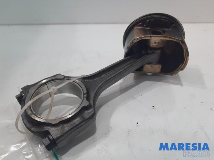 Piston from a Fiat 500 (312) 1.4 16V 2008