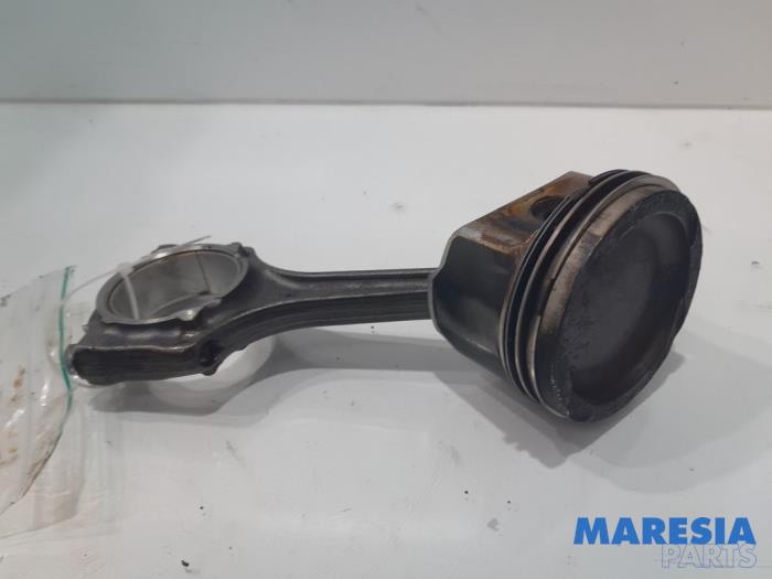 Usados Pistón Fiat 500 (312) 1.4 16V Precio € 45,00 Norma de margen ofrecido por Maresia Parts