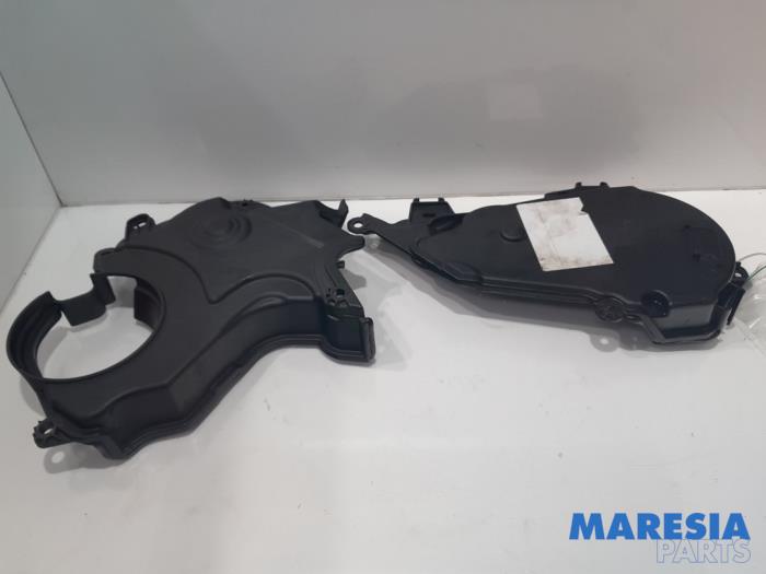 Usagé Couvercle de distribution Citroen Jumpy 2.0 Blue HDI 120 Prix € 60,50 Prix TTC proposé par Maresia Parts