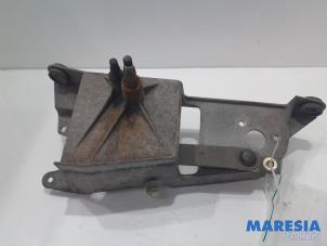 Used Wiper mechanism Renault Twingo (C06) 1.2 Price € 25,00 Margin scheme offered by Maresia Parts