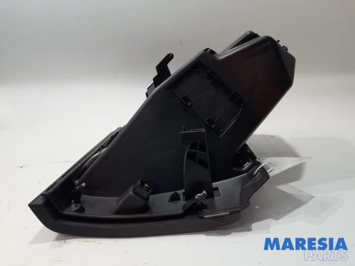 Begagnade Handskfack Peugeot 208 I (CA/CC/CK/CL) 1.2 Vti 12V PureTech 82 Pris € 29,50 Marginaltabell erbjuds av Maresia Parts