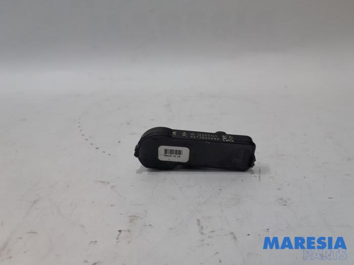 Begagnade Däcktryckssensor Peugeot 508 (8D) 2.0 Hybrid4 16V Pris € 25,00 Marginaltabell erbjuds av Maresia Parts