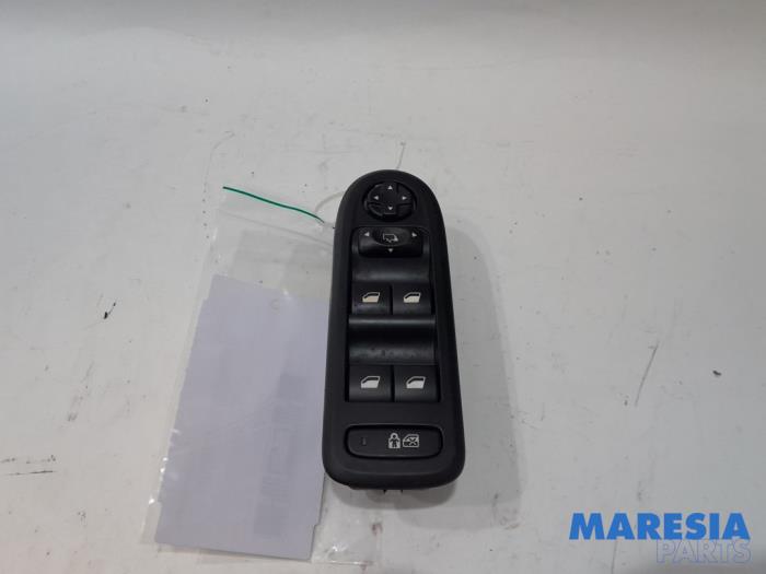 Usados Interruptor combinado de ventanillas Peugeot 508 (8D) 2.0 Hybrid4 16V Precio € 60,00 Norma de margen ofrecido por Maresia Parts