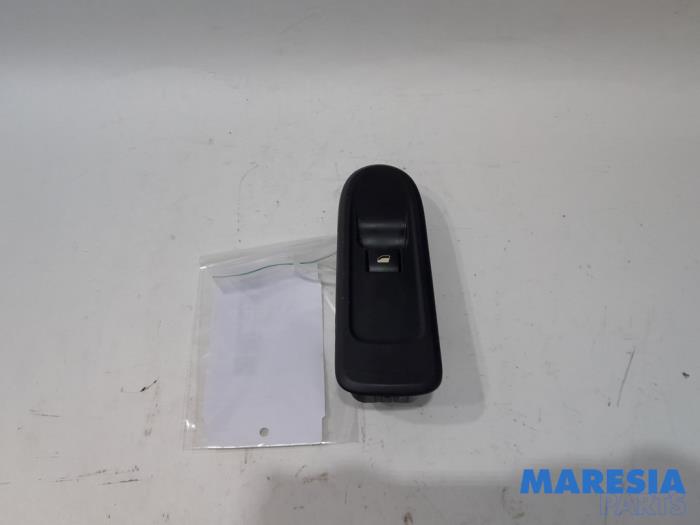Usados Interruptor de ventanilla eléctrica Peugeot 508 (8D) 2.0 Hybrid4 16V Precio € 24,95 Norma de margen ofrecido por Maresia Parts