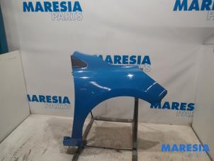Used Front wing, right Renault Clio IV (5R) 0.9 Energy TCE 90 12V Price € 124,99 Margin scheme offered by Maresia Parts