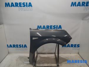 Used Front wing, right Renault Grand Scénic II (JM) 2.0 16V Price € 54,95 Margin scheme offered by Maresia Parts