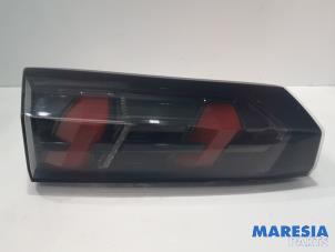 Używane Tylne swiatlo pozycyjne lewe Peugeot 2008 (UD/UK/UR/US/UX) e-2008 Cena € 84,70 Z VAT oferowane przez Maresia Parts