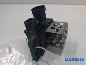 Used Cooling fan resistor Renault Clio IV (5R) 0.9 Energy TCE 90 12V Price € 30,00 Margin scheme offered by Maresia Parts