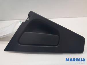 Used Rear door handle 4-door, right Renault Clio IV (5R) 0.9 Energy TCE 90 12V Price € 25,00 Margin scheme offered by Maresia Parts