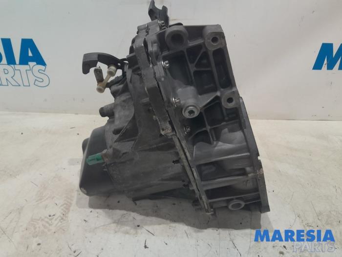 Gearbox from a Renault Clio IV (5R) 0.9 Energy TCE 90 12V 2016