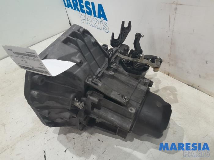 Gearbox from a Renault Clio IV (5R) 0.9 Energy TCE 90 12V 2016