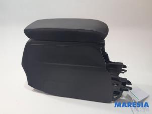 Used Middle console Peugeot 2008 (UD/UK/UR/US/UX) e-2008 Price € 121,00 Inclusive VAT offered by Maresia Parts