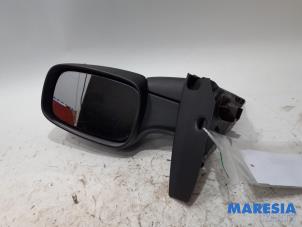Used Wing mirror, right Renault Grand Scénic II (JM) 2.0 16V Price € 44,99 Margin scheme offered by Maresia Parts