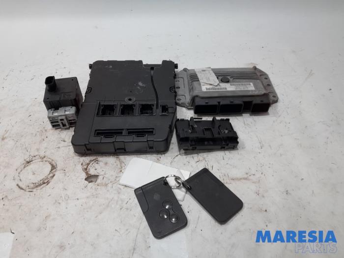 Used Engine management computer Renault Grand Scénic II (JM) 2.0 16V Price € 324,99 Margin scheme offered by Maresia Parts