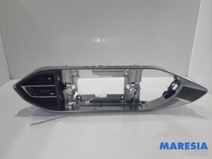 Używane Kratka wentylacyjna deski rozdzielczej Peugeot 308 SW (L4/L9/LC/LJ/LR) 1.6 BlueHDi 120 Cena € 50,00 Procedura marży oferowane przez Maresia Parts