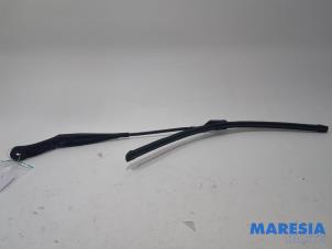 Used Front wiper arm Peugeot 308 SW (L4/L9/LC/LJ/LR) 1.6 BlueHDi 120 Price € 17,50 Margin scheme offered by Maresia Parts