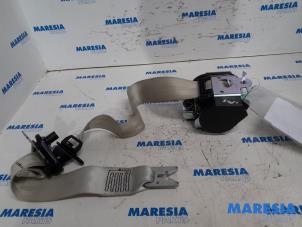 Used Front seatbelt, left Renault Megane III Grandtour (KZ) 1.5 dCi 110 Price € 85,00 Margin scheme offered by Maresia Parts