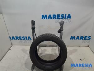 Usados Neumático de invierno Volvo C70 (MC) 2.0 D 16V Precio € 40,00 Norma de margen ofrecido por Maresia Parts