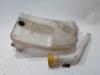 Renault Clio IV (5R) 0.9 Energy TCE 90 12V Front windscreen washer reservoir