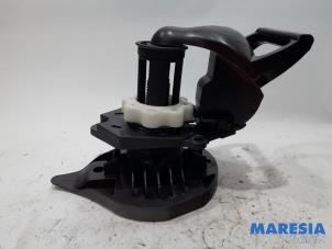 Used Spare wheel lift mechanism Renault Clio IV (5R) 0.9 Energy TCE 90 12V Price € 35,00 Margin scheme offered by Maresia Parts