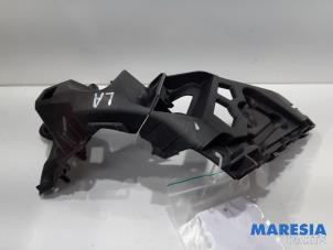 Used Rear bumper bracket, left Renault Clio IV (5R) 0.9 Energy TCE 90 12V Price € 20,00 Margin scheme offered by Maresia Parts