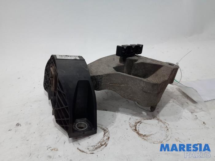 Used Engine mount Renault Clio IV (5R) 0.9 Energy TCE 90 12V Price € 30,00 Margin scheme offered by Maresia Parts