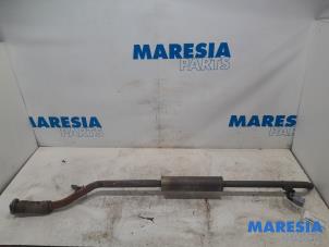 Used Exhaust middle silencer Renault Captur (2R) 1.2 TCE 16V EDC Price € 105,00 Margin scheme offered by Maresia Parts