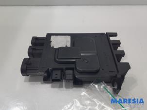 Usados Regulador de tensión Renault Trafic (1FL/2FL/3FL/4FL) 1.6 dCi 95 Precio € 189,97 IVA incluido ofrecido por Maresia Parts