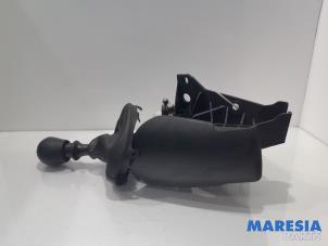 Used Gear stick Renault Trafic (1FL/2FL/3FL/4FL) 1.6 dCi 95 Price € 60,50 Inclusive VAT offered by Maresia Parts
