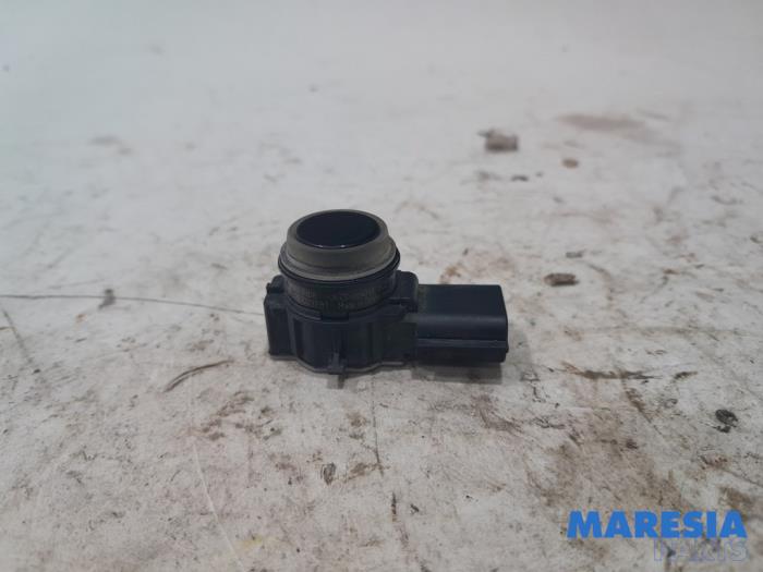 Usados Sensor PDC Renault Captur I (2R) 1.2 TCE 16V EDC Precio € 30,00 Norma de margen ofrecido por Maresia Parts