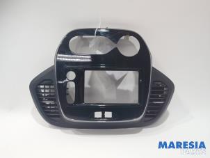 Used Dashboard decoration strip Renault Captur (2R) 1.2 TCE 16V EDC Price € 40,00 Margin scheme offered by Maresia Parts