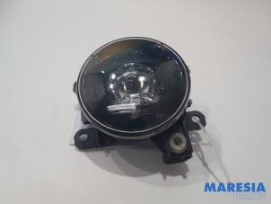 Used Fog light, front right Renault Captur (2R) 1.2 TCE 16V EDC Price € 40,00 Margin scheme offered by Maresia Parts