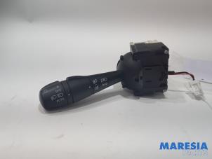 Used Indicator switch Renault Captur (2R) 1.2 TCE 16V EDC Price € 20,00 Margin scheme offered by Maresia Parts
