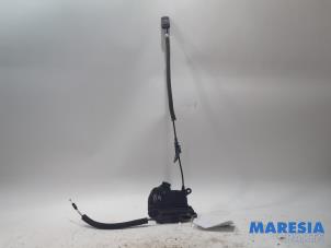 Used Rear door mechanism 4-door, right Renault Captur (2R) 1.2 TCE 16V EDC Price € 30,00 Margin scheme offered by Maresia Parts