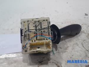 Used Wiper switch Renault Captur (2R) 1.2 TCE 16V EDC Price € 20,00 Margin scheme offered by Maresia Parts