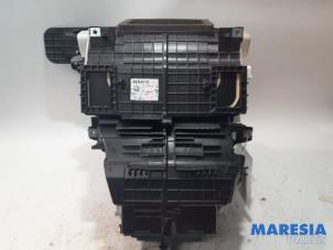 Usados Cuerpo de calefactor Renault Captur (2R) 1.2 TCE 16V EDC Precio € 262,50 Norma de margen ofrecido por Maresia Parts