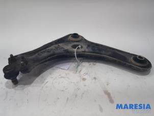 Used Front lower wishbone, right Citroen C4 Cactus (0B/0P) 1.2 PureTech 82 12V Price € 25,00 Margin scheme offered by Maresia Parts