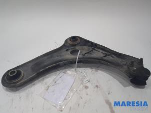 Used Front lower wishbone, left Citroen C4 Cactus (0B/0P) 1.2 PureTech 82 12V Price € 25,00 Margin scheme offered by Maresia Parts