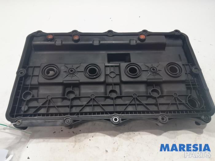 Rocker cover from a Peugeot Boxer (U9) 2.2 HDi 110 Euro 5 2013